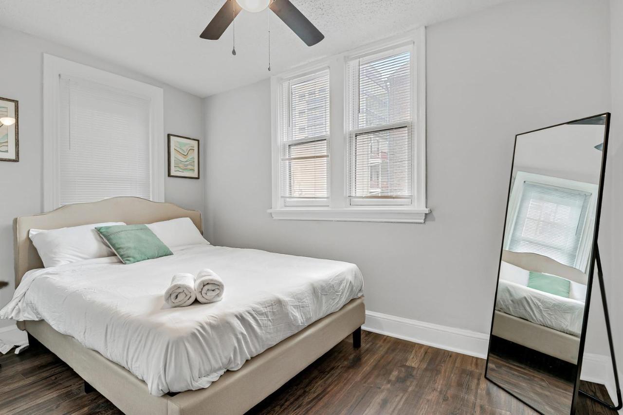 Fashionable 2br In Downtown Location W Work Area Harrisburg