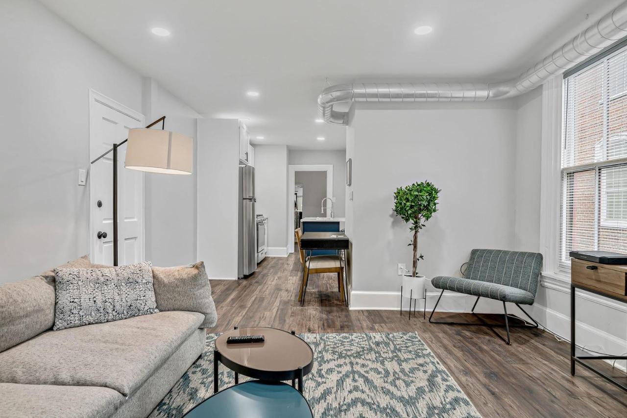 Apartment Fashionable 2br In Downtown Location W Work Area *