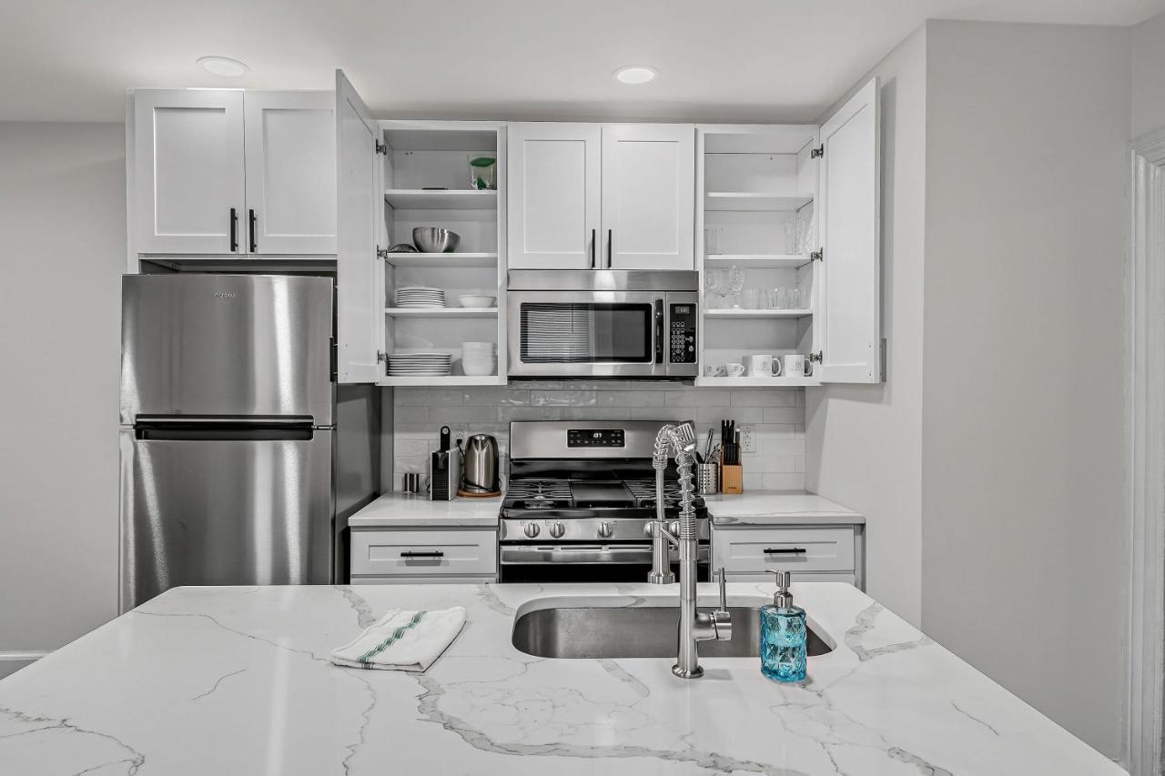 Fashionable 2br In Downtown Location W Work Area *